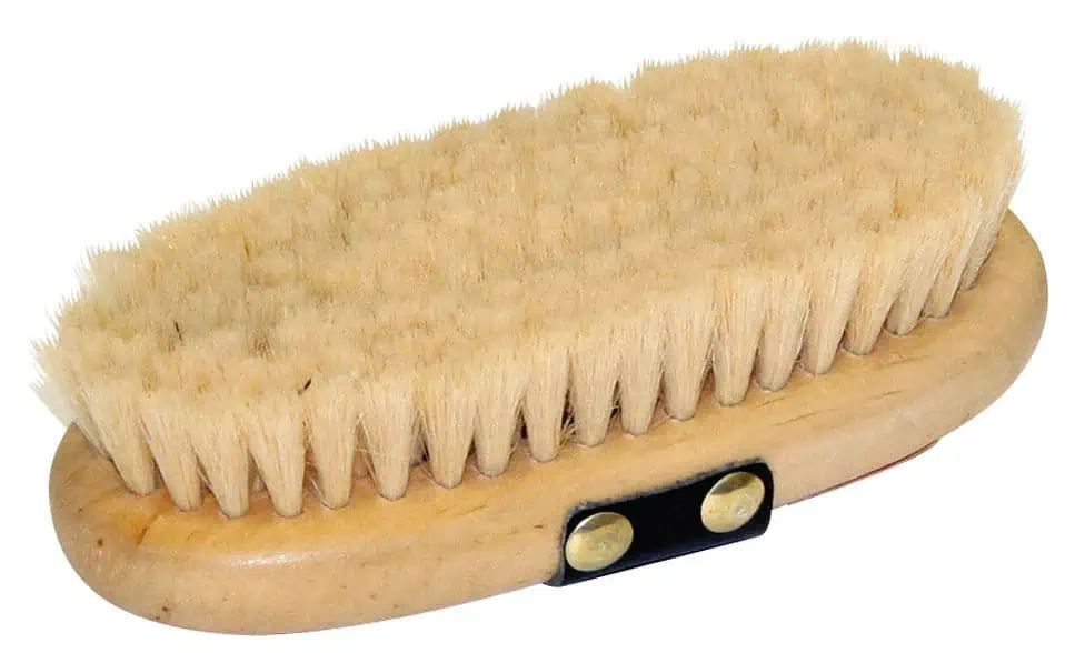 Brosse douce pour chevaux en poil de chèvre avec dos en bois